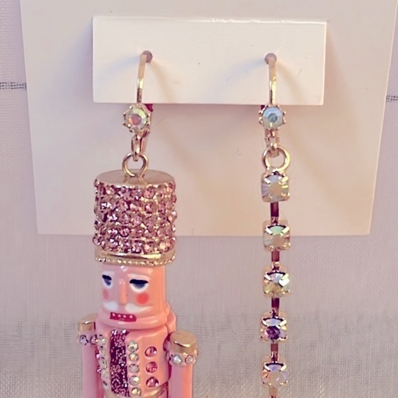 Brand New Betsey Johnson Pink Nutcracker Christmas Mismatched 3" Drop Earrings - Picture 8 of 11